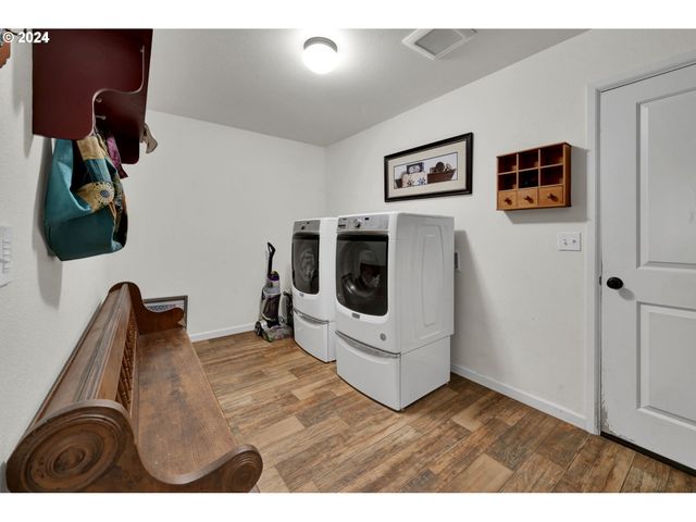 33320 BRYANT Rd, Creswell, OR 97426