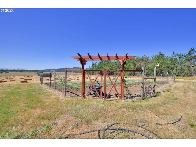 33320 BRYANT Rd, Creswell, OR 97426