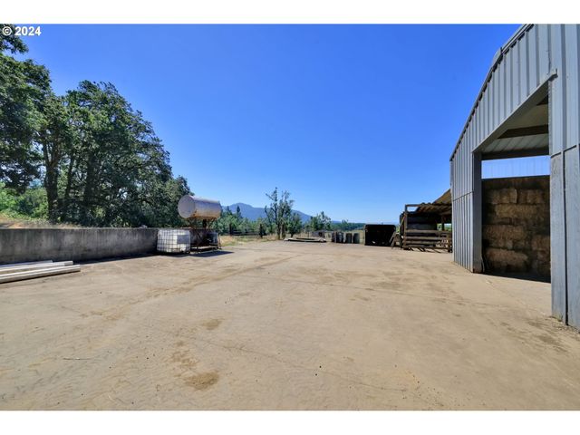 33320 BRYANT Rd, Creswell, OR 97426