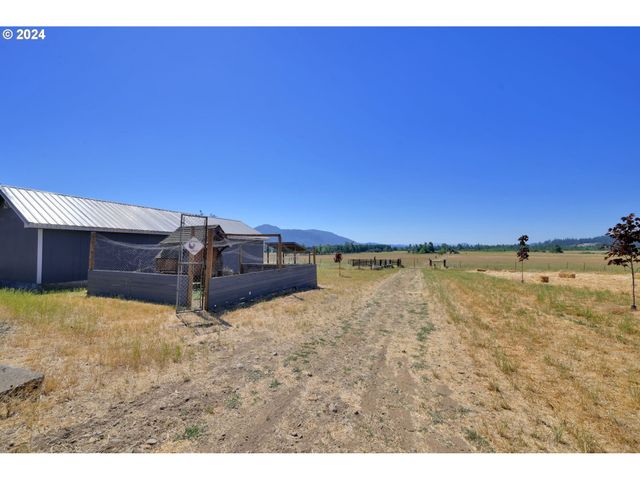 33320 BRYANT Rd, Creswell, OR 97426