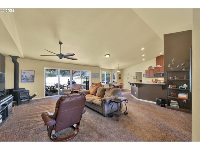 33320 BRYANT Rd, Creswell, OR 97426