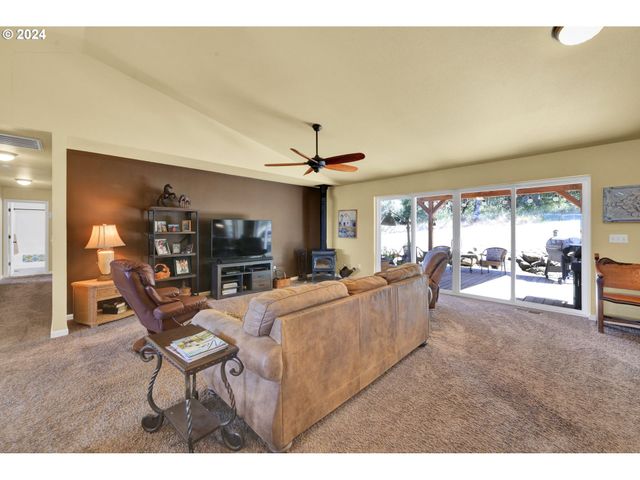 33320 BRYANT Rd, Creswell, OR 97426