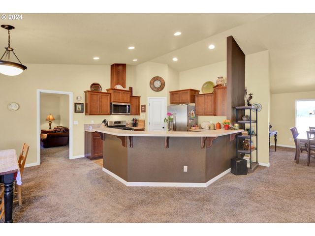 33320 BRYANT Rd, Creswell, OR 97426