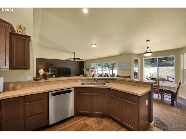 33320 BRYANT Rd, Creswell, OR 97426