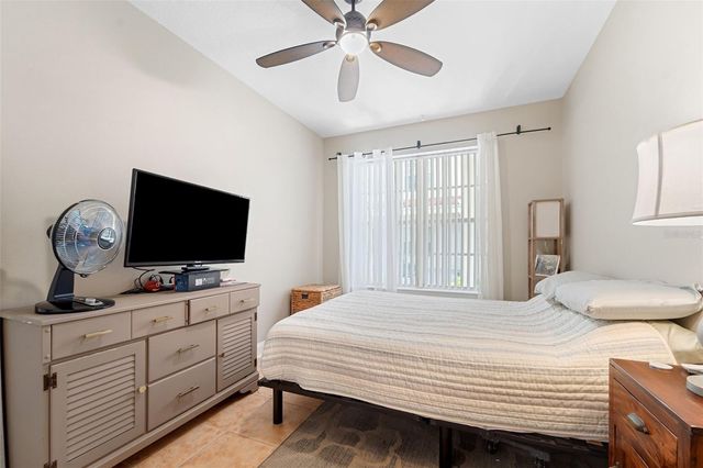 701 MIRROR LAKE DRIVE N 120, St Petersburg, FL 33701