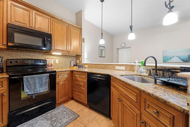 701 MIRROR LAKE DRIVE N 120, St Petersburg, FL 33701