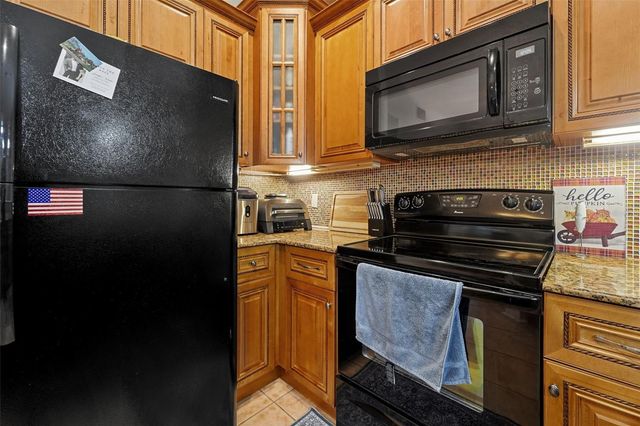 701 MIRROR LAKE DRIVE N 120, St Petersburg, FL 33701