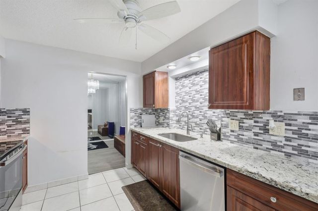 9407 NW 70th Place, Tamarac, FL 33321