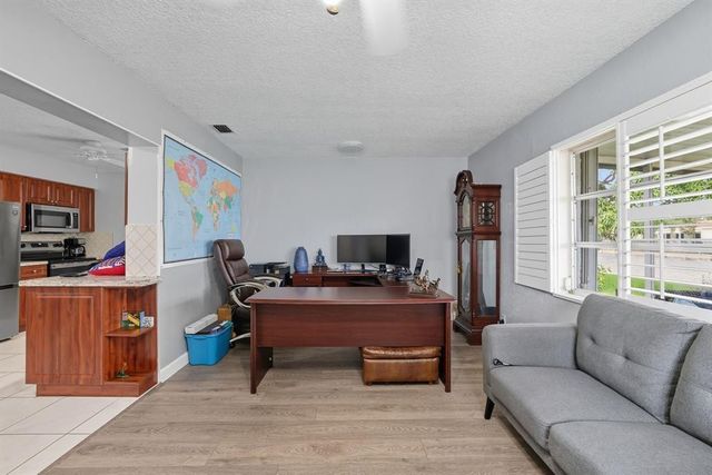 9407 NW 70th Place, Tamarac, FL 33321