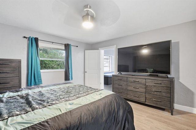 9407 NW 70th Place, Tamarac, FL 33321