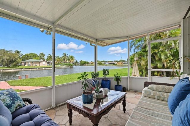 9407 NW 70th Place, Tamarac, FL 33321