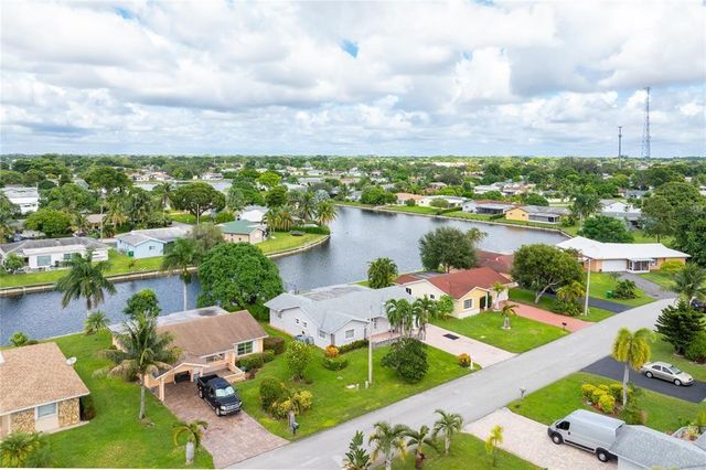 9407 NW 70th Place, Tamarac, FL 33321