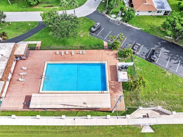 9407 NW 70th Place, Tamarac, FL 33321