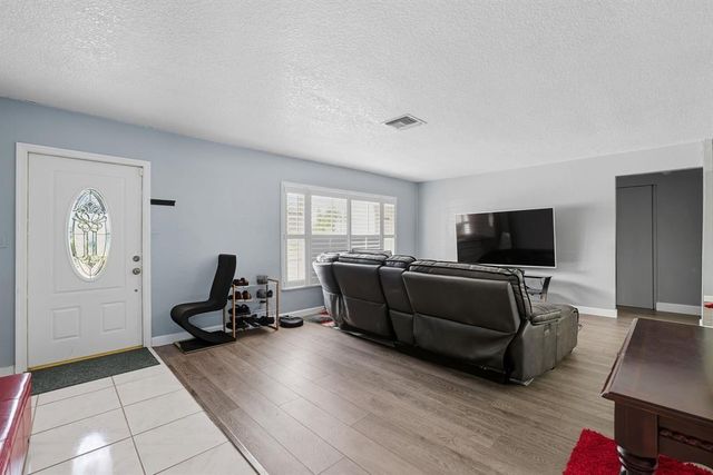 9407 NW 70th Place, Tamarac, FL 33321