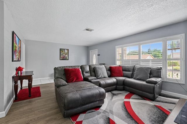 9407 NW 70th Place, Tamarac, FL 33321