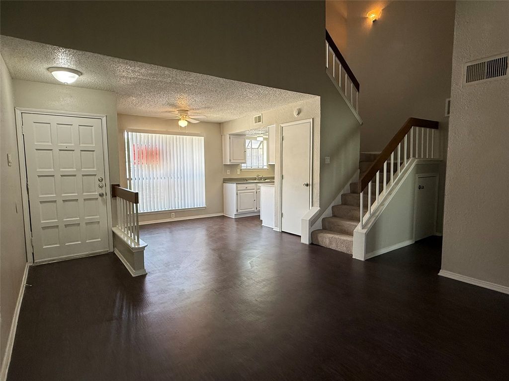 2128 Park Willow Lane B, Arlington, TX 76011