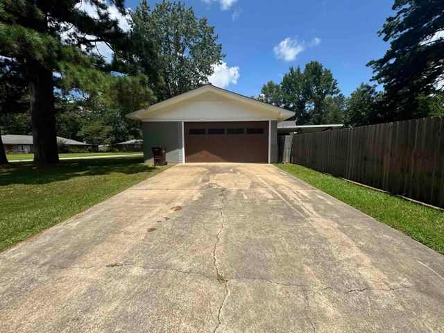 1207 ELM ST., Crossett, AR 71635
