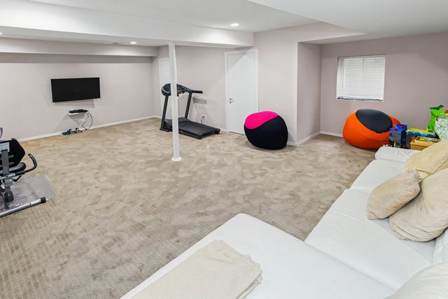 360 Parkview Terrace, Buffalo Grove, IL 60089