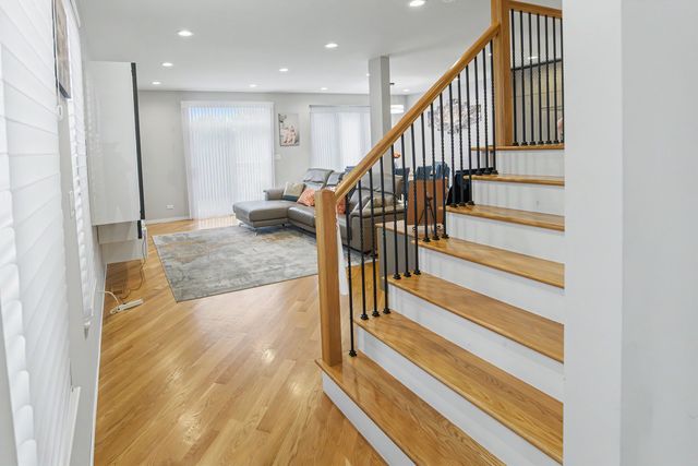 360 Parkview Terrace, Buffalo Grove, IL 60089