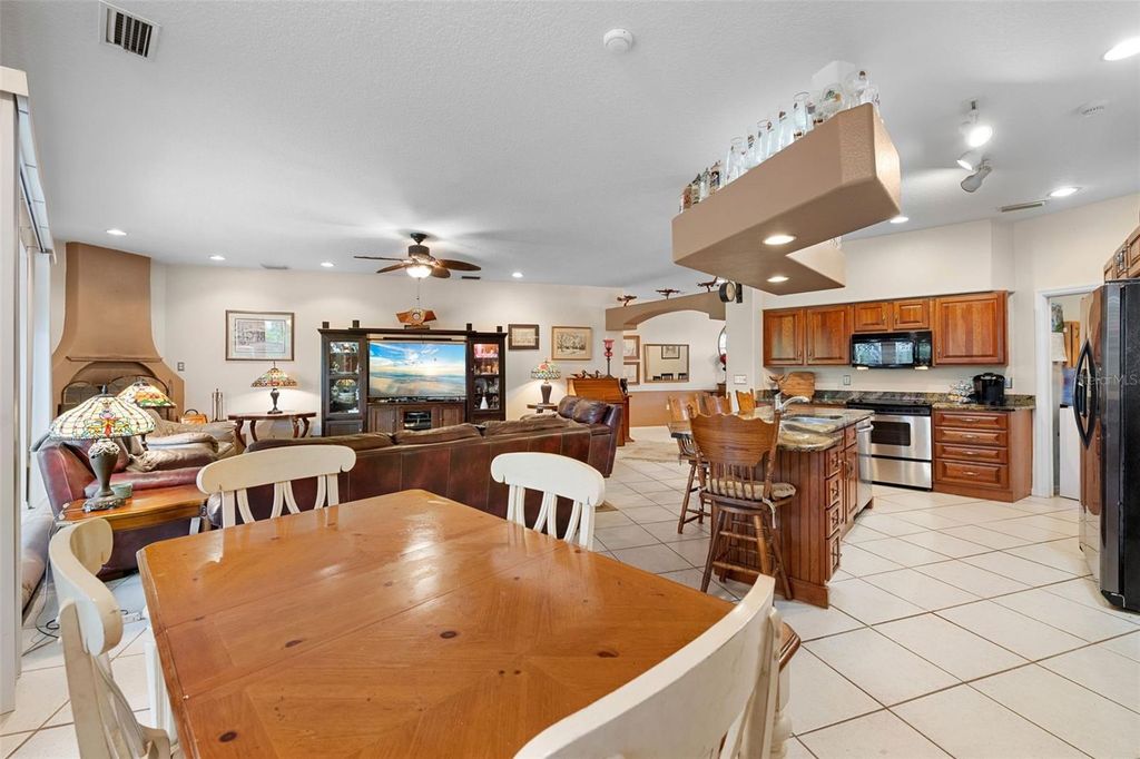 Image 11 of property listing at 2304 89TH STREET NW, Bradenton, FL 34209