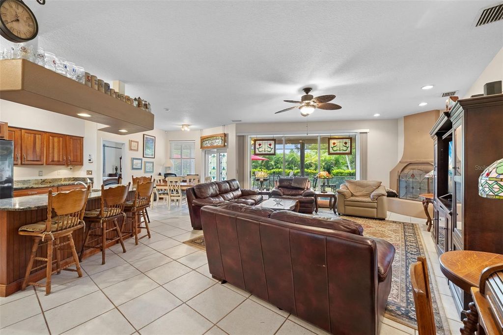 Image 7 of property listing at 2304 89TH STREET NW, Bradenton, FL 34209