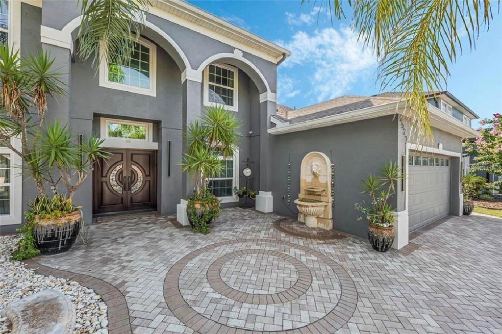 Image 2 of property listing at 6527 BAYBORO COURT, Orlando, FL 32829
