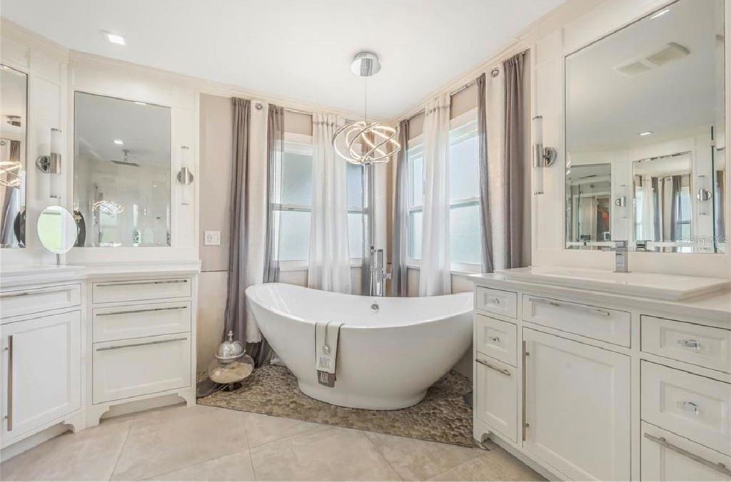 Image 11 of property listing at 6527 BAYBORO COURT, Orlando, FL 32829