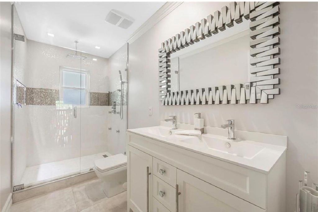 Image 13 of property listing at 6527 BAYBORO COURT, Orlando, FL 32829