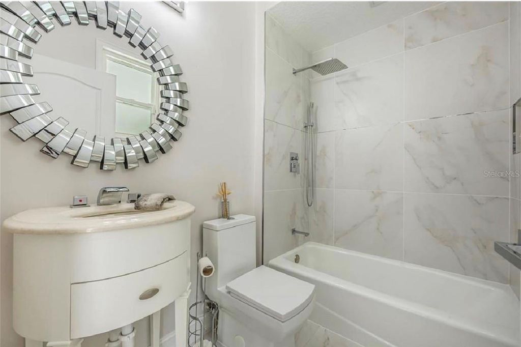 Image 15 of property listing at 6527 BAYBORO COURT, Orlando, FL 32829