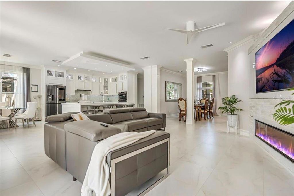Image 24 of property listing at 6527 BAYBORO COURT, Orlando, FL 32829