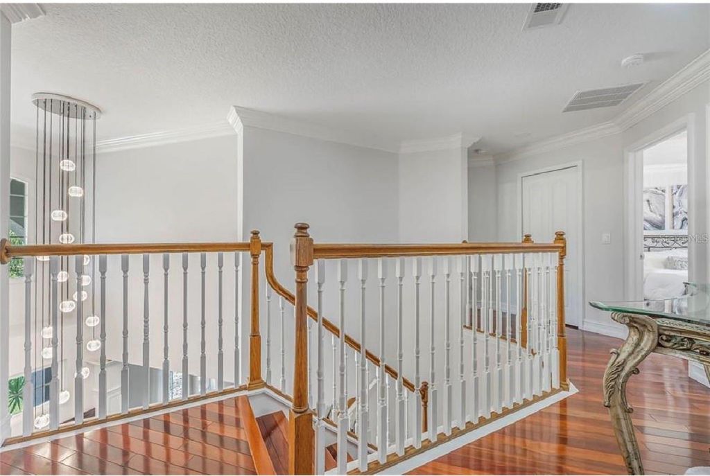 Image 6 of property listing at 6527 BAYBORO COURT, Orlando, FL 32829