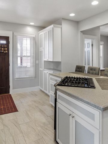 746 Oakridge Drive, Jackson, MI 49203