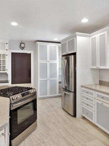 746 Oakridge Drive, Jackson, MI 49203
