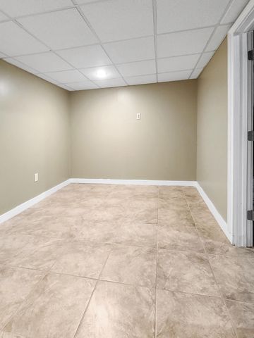 746 Oakridge Drive, Jackson, MI 49203