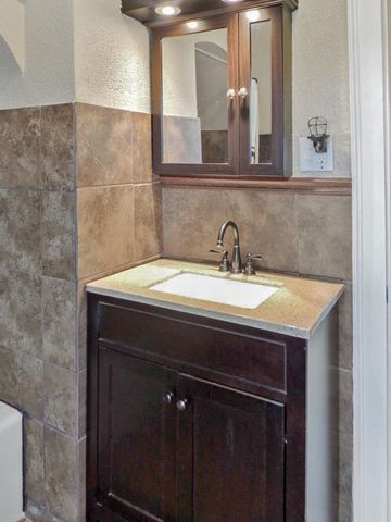 746 Oakridge Drive, Jackson, MI 49203