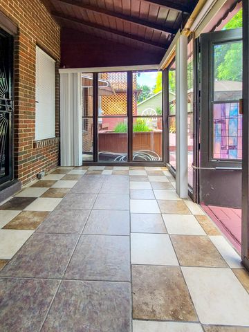 746 Oakridge Drive, Jackson, MI 49203