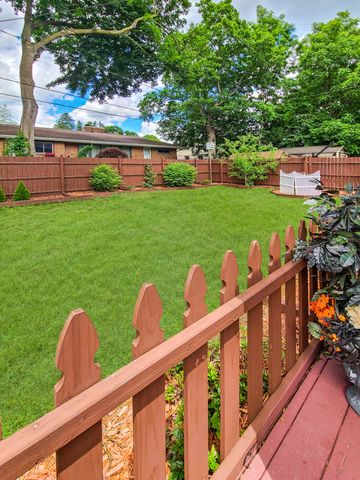 746 Oakridge Drive, Jackson, MI 49203