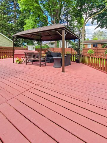 746 Oakridge Drive, Jackson, MI 49203