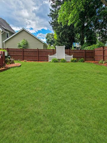 746 Oakridge Drive, Jackson, MI 49203