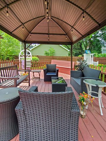 746 Oakridge Drive, Jackson, MI 49203