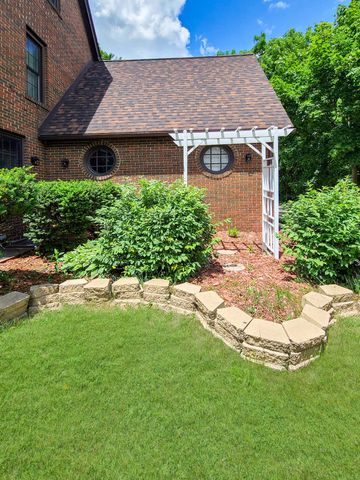 746 Oakridge Drive, Jackson, MI 49203