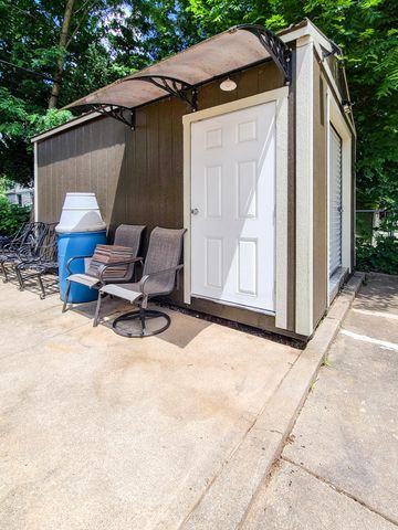 746 Oakridge Drive, Jackson, MI 49203