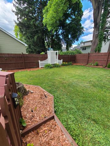746 Oakridge Drive, Jackson, MI 49203