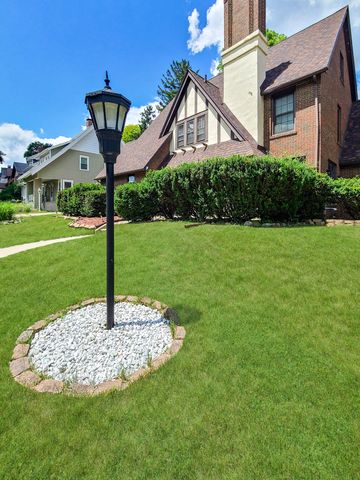 746 Oakridge Drive, Jackson, MI 49203