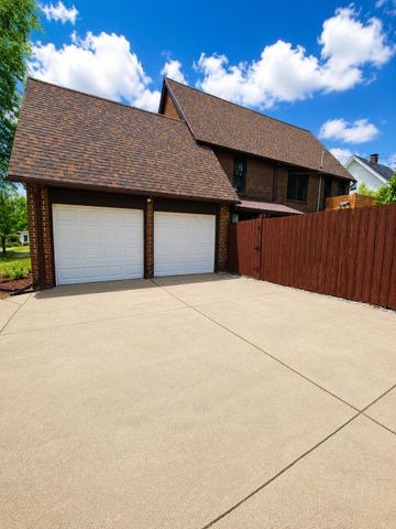 746 Oakridge Drive, Jackson, MI 49203