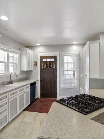 746 Oakridge Drive, Jackson, MI 49203