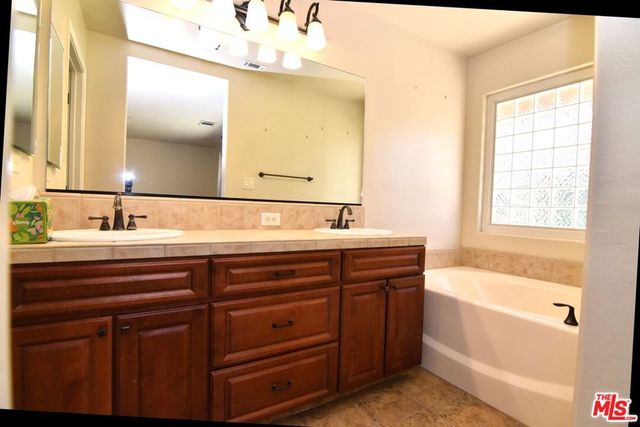 5116 Silver Clover Avenue, Bakersfield, CA 93313