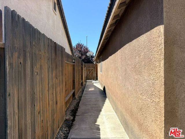 5116 Silver Clover Avenue, Bakersfield, CA 93313
