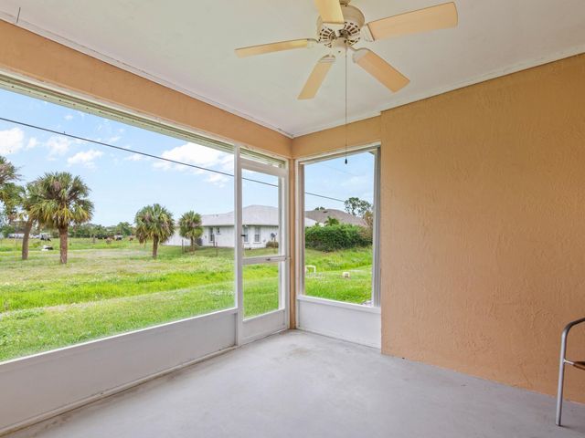 992 Seneca Avenue, Sebastian, FL 32958