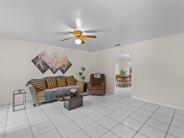 992 Seneca Avenue, Sebastian, FL 32958